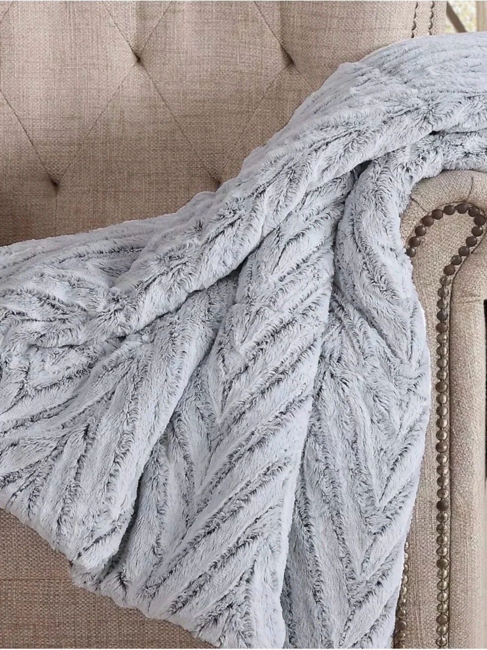 Christian Siriano Oversized Faux Fur Throw in Light Gray and Cream Washable Gift
